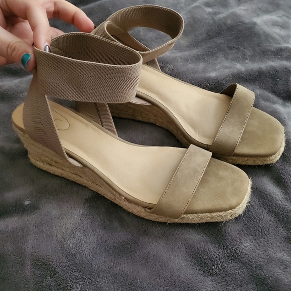Wedges - Picture 2 of 3